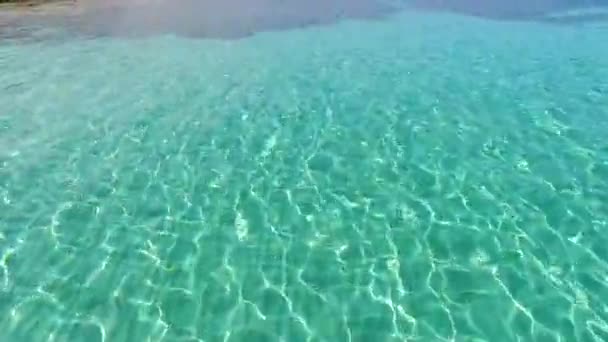 Low Drone Shot Skimming Surface Turquoise Clear Tropical Waters Revealing — ストック動画