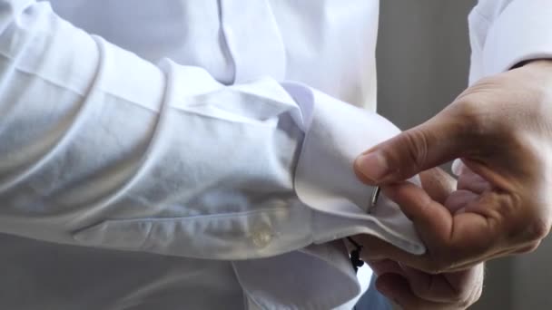 Close Groom Wrists Puts Cuff Link His Sleeve Preparation Marriage — Stockvideo