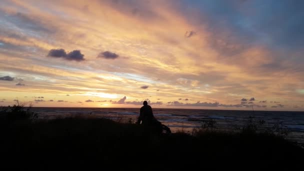 Sunset Beach Baltic Sea Lubiatowo Poland Beautiful Colours Silhouette Man — Wideo stockowe