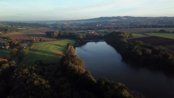 Forward Moving Aerial Lake Reservoir British Countryside Lake Bridge Frosty — Stok video