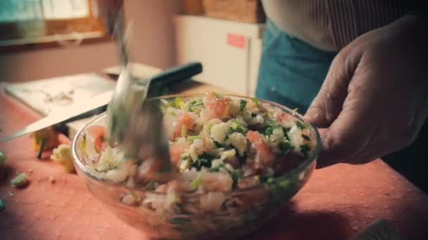 Chef Mixing All Vegetables Spoon Bowl — Vídeo de stock