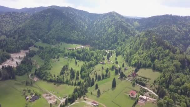 Aerial High Altitude Upwards Panning Shot Mountain Range Distance Green — Stok video