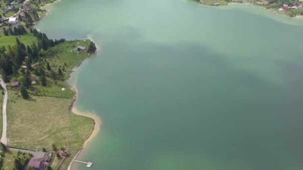 Aerial High Altitude Shot Lake Reservoir Front Water Meets Land — Vídeo de Stock