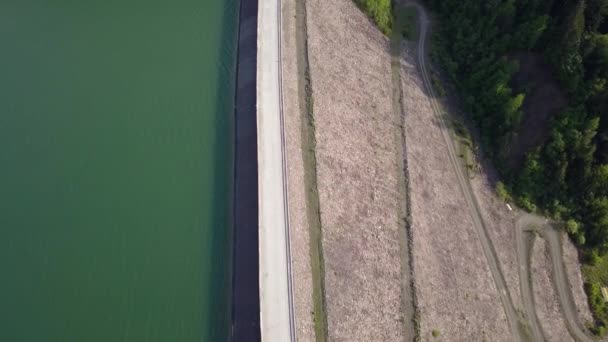 Aerial Upwards Shot Road Diving Water Land Reservoir — Stockvideo