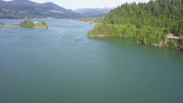 Antena Dół Ujęcie Panoramiczne Jeziora Zbiornika Lecącego Małej Wysokości Drogi — Wideo stockowe