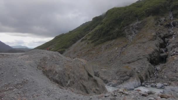 Overview Rubble Landscape River Very Cloudy Day Franz Josef Glacier — Wideo stockowe