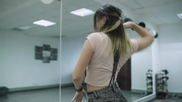 Caucasian Female Dancer Choreographer Performing Freestyle Dance Dance Studio Mirror — Vídeo de Stock