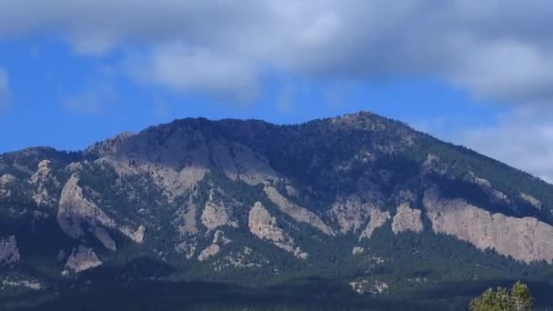 Flatirons Moln Tid Förfall — Stockvideo