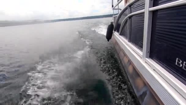 Pontón Barco Despertar Toda Velocidad Con Sonidos Incluyendo Viento — Vídeos de Stock