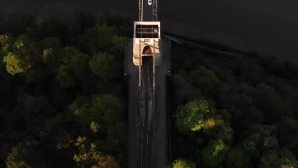 Aerial Birds Eye Car Driving Clifton Suspension Bridge Bristol City — Stockvideo