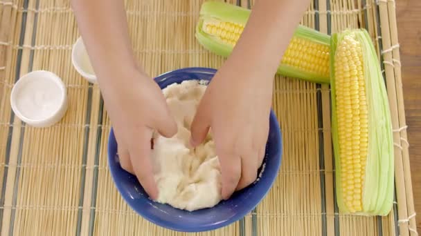 Arepas Венесуэльское Блюдо Кукурузной Муки — стоковое видео