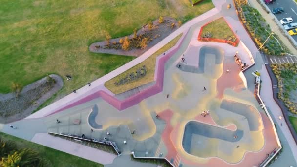 Skateboarding Kilda Beachfront Skatepark — Vídeo de Stock