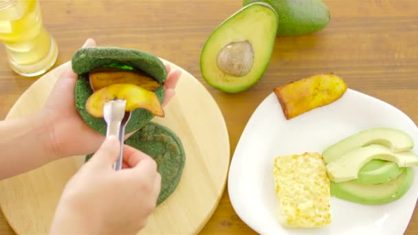 Arepas Венесуэльское Блюдо Кукурузной Муки — стоковое видео