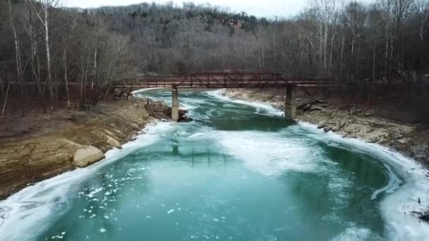 Push Shot Rusty Old Mountain Footbridge Winter — Stok video
