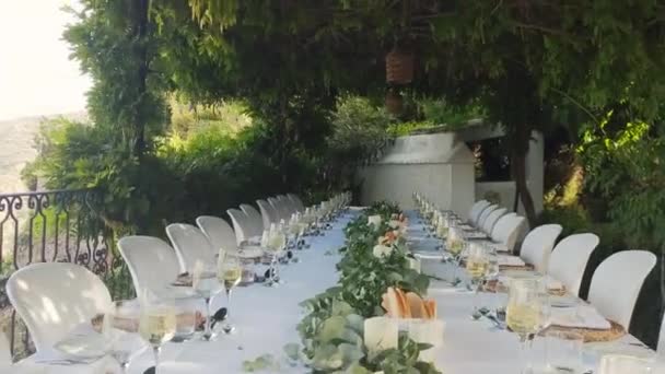 Τραπέζι Για Γαμήλιο Δείπνο Περιτριγυρισμένο Από Βουνά Του Alpujarras Ισπανία — Αρχείο Βίντεο