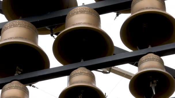 Close Carillon Bells Εκκλησία Αγίου Βαρνάβα Επισκοπική Σκοτσντέιλ Αριζόνα — Αρχείο Βίντεο