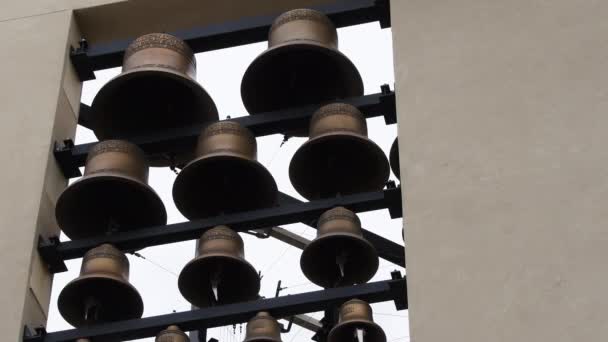 Tilt Carillon Bells Saint Barnabas Episcopal Church Scottsdale Arizona — Vídeo de stock