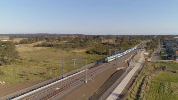 Aerial Chase Shot Train Arrive Elevated Station Skatepark — Stockvideo