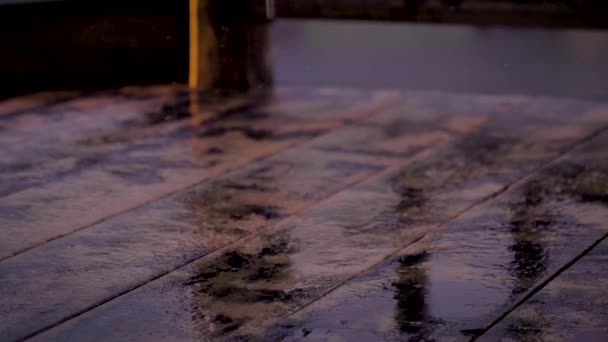 Water Drips Wooden Deck Splashes Rainy Outdoor Scene Slow Motion — 图库视频影像