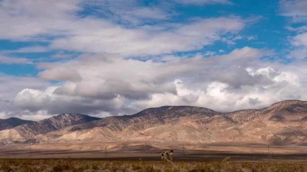 Σύννεφα Στην Έρημο Μοχάβε Της Καλιφόρνια — Αρχείο Βίντεο