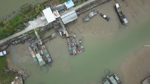 Boat Mooting Pier Polluted River Asia — Vídeos de Stock