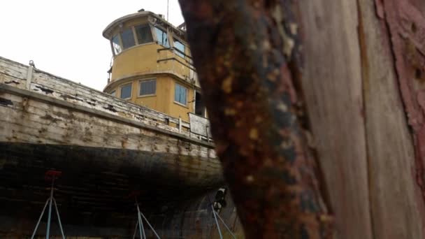 Old Abondoned Fishboats Sit Rotting Shipyard — Stok video