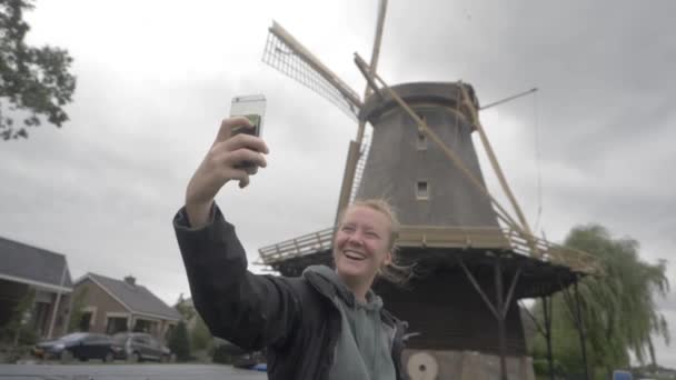 Tourisme Aux Pays Bas Une Jeune Femme Prend Selfie Avec — Video