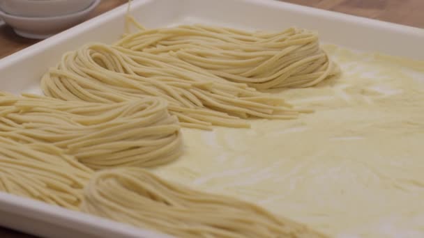 Verse Pasta Dienblad Keuken Van Een Chique Restaurant — Stockvideo