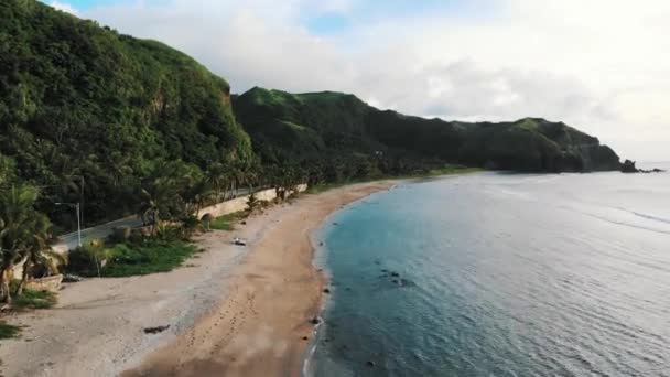 Піднімаючись Над Довгим Берегом Моря Батанесі Філіппіни — стокове відео
