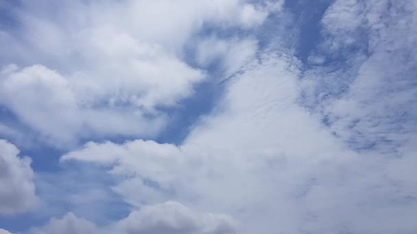 Niedrige Wolken Mit Parallaxe Effekt — Stockvideo