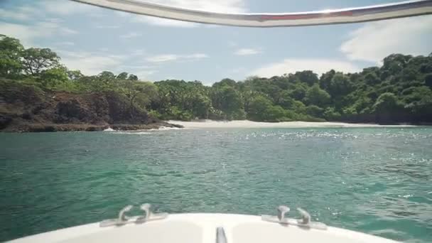배에서 내려다본 해변의 아름다운 파나마 보카치카 — 비디오