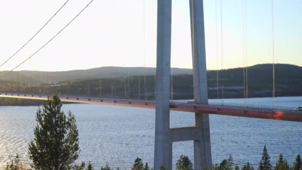 Pan View Car Driving Bridge Sunny Evening Hoga Kusten Vasternorrland — Stockvideo