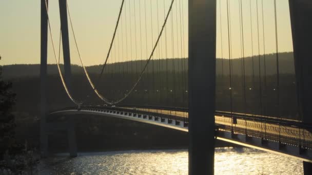 Voitures Conduisant Sur Pont Par Une Soirée Ensoleillée Hoga Kusten — Video