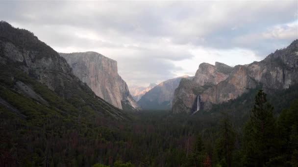 Timelapse Yosemitského Národního Parku Místě Tunelového Výhledu Během Dne — Stock video