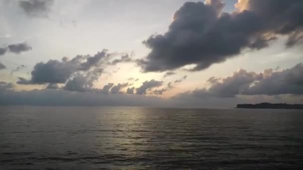 Beautiful Timelapse Orange Sunset Forming Clouds — Vídeos de Stock