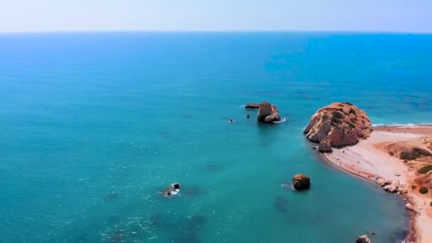 Aerial Drone Shot Flying Out Sea Aphrodite Rock Cyprus — ストック動画