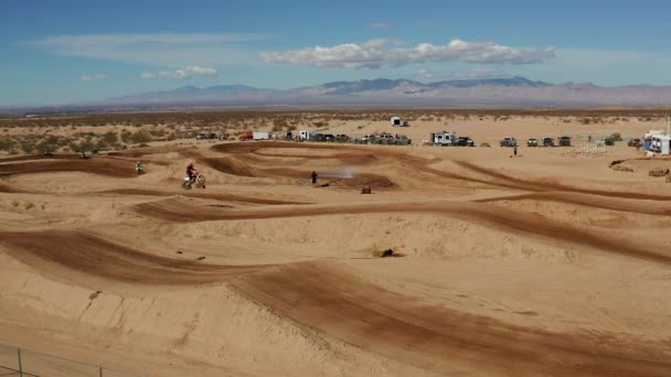 Motocross Rider Catching Air Ramp Mojave Desert Aerial Slow Motion — 图库视频影像