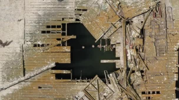 Aerial Video Old Abandoned Dock Birds Flying Northern California Bodega — 图库视频影像