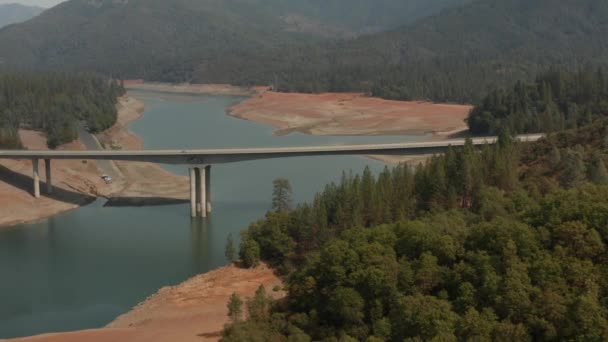 Aerial View Highway Bridge Shasta Lake Northern California Low Water — Stockvideo