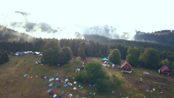 Tilting Aerial Drone Shot Revealing Romanian Festival Campground Gorgeous Mountain — Stok video