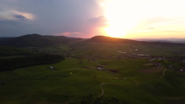 Aerial Pan Sunset Wide Fields Green Meadows Town Transylvania Romania — Stok Video