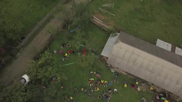 Letecký Pohled Motorkáře Odpočívající Během Tura Copaci Cyklistického Závodu Colibita — Stock video