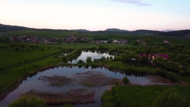 Aerial Wide Shot Fishing Lake Small Town Transylvania Romania — 비디오