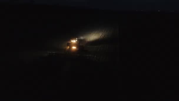 Tractor Harvester Operating Field Night Aerial View — Stockvideo