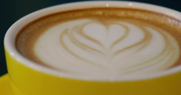 Fresh Coffee Latte Drink Closeup Yellow Mug — 图库视频影像
