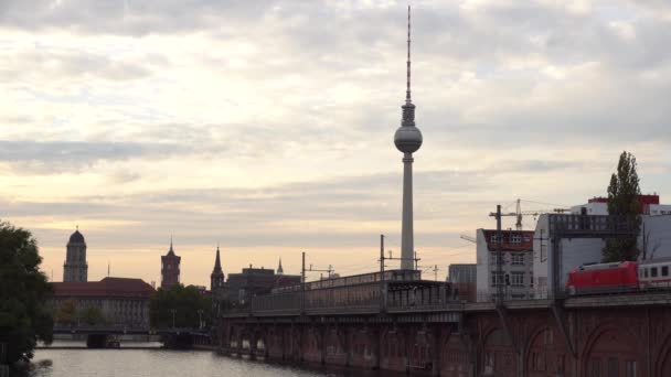 Sunset Berlin City Bridge Next River Spree Railway Station — Stock video