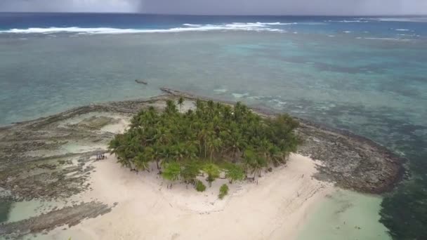 Aerial Shot Pedestal Panning Left Beautiful Guyam Island Siargao Philippines — Stockvideo