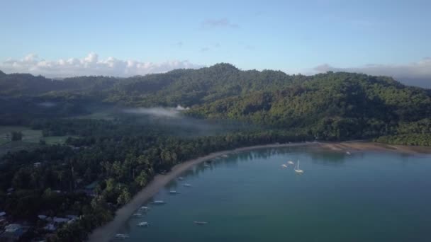 Aerial Calm Fishing Village Sunny Morning Philippines Backwards Tracking Shot — Vídeo de Stock