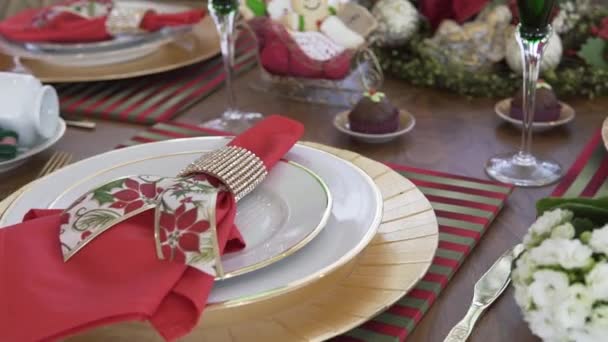 Close Shot Left Right Beautiful Christmas Dinner Table Modern Decoration — Vídeo de Stock