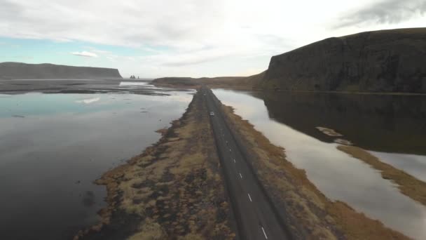 Flyover Shot Stunning Road Iceland — Vídeos de Stock